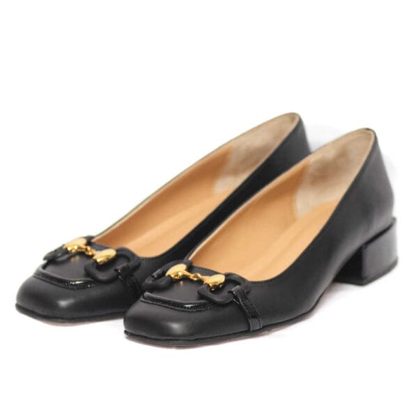 Gabriela Valeri Χειροποίητη Χαμηλή Γόβα με Χρυσή Αγκράφα